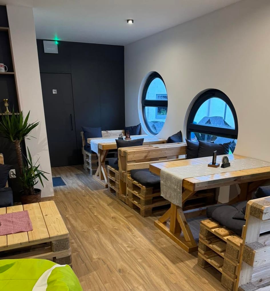 Klubovna a lounge padelového areálu